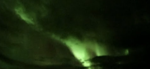 Vista desde la cámara web: Aurora Boreal en el lago Apavatn, región de Sudurlandia