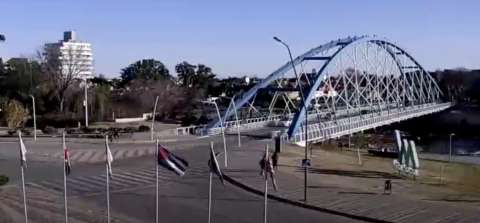 Udsigt fra webcam på Veles Sarsfield-broen i byen Villa Maria