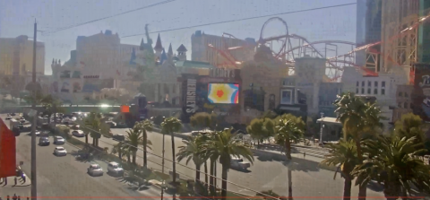Вид с камеры на знамениты бульвар Лас-Вегас-Стрип