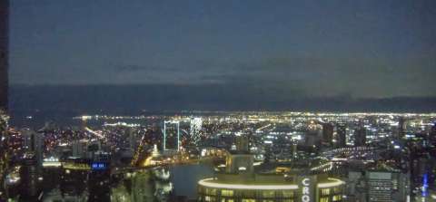 Webbkameravy över staden Melbourne från Platinum Apartments
