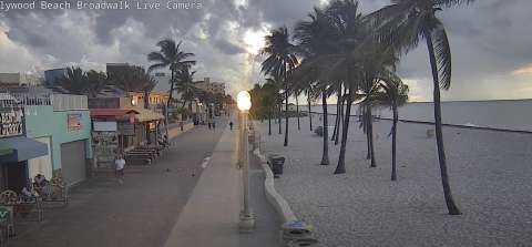 Vue depuis la webcam: Promenade de Hollywood Plage en Floride
