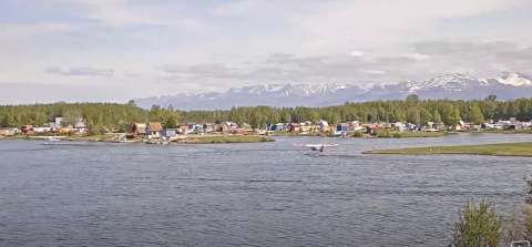 Verkkokameran kuva: Lake Hood vesilentokoneiden tukikohta, Anchorage - Alaska