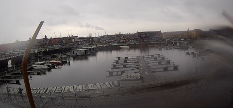Visión desde la cámara en el embarcadero del río Oder